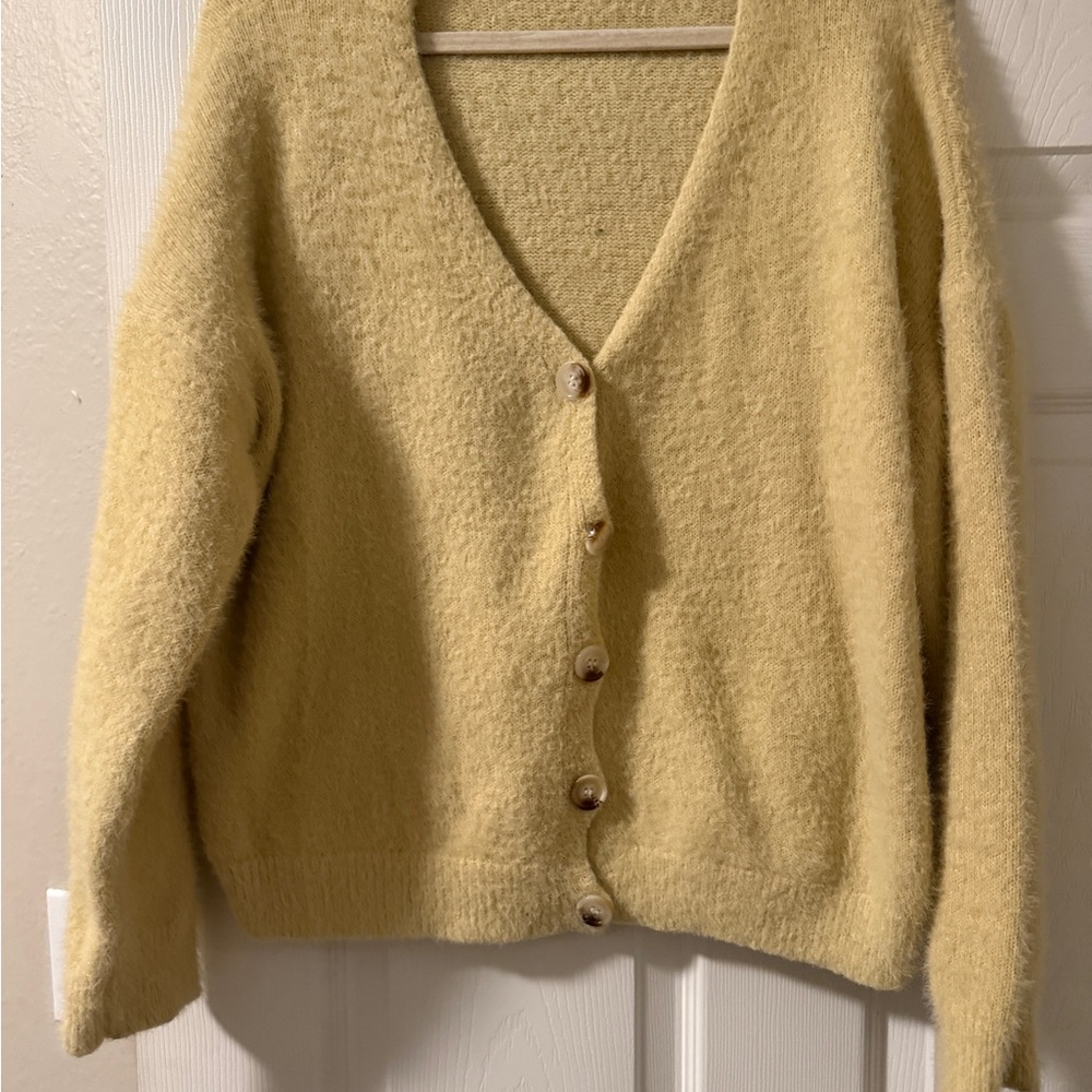 Soft V-Neck Button Front Women's Sweater Cardigan - Pale Yellow